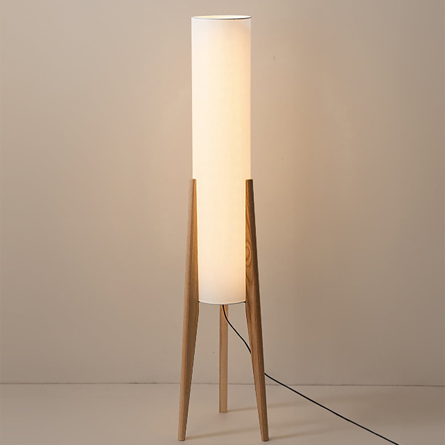 Nordic Glow – Walnoot Houten Vloerlamp
