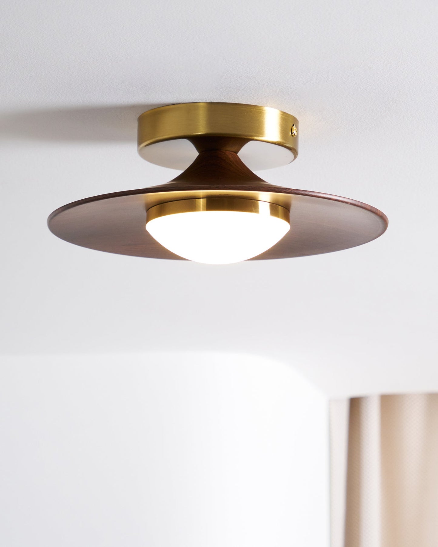 Illuvia - Strakke Plafondlamp Met Metalen Frame - Ronde Vorm
