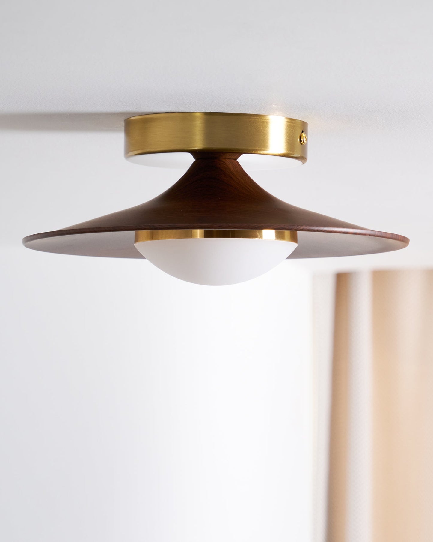 Illuvia - Strakke Plafondlamp Met Metalen Frame - Ronde Vorm