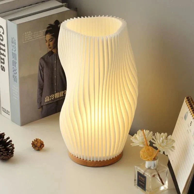 Torchora – Serene Wavecrest Tafellamp met Warme Houten Basis
