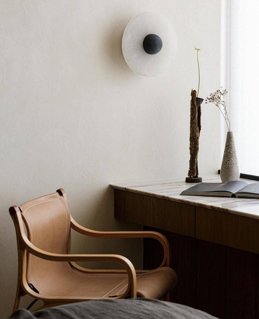 Moonlux - Minimalistische Ronde Albasten Wandlamp Voor Sfeervolle Gloed