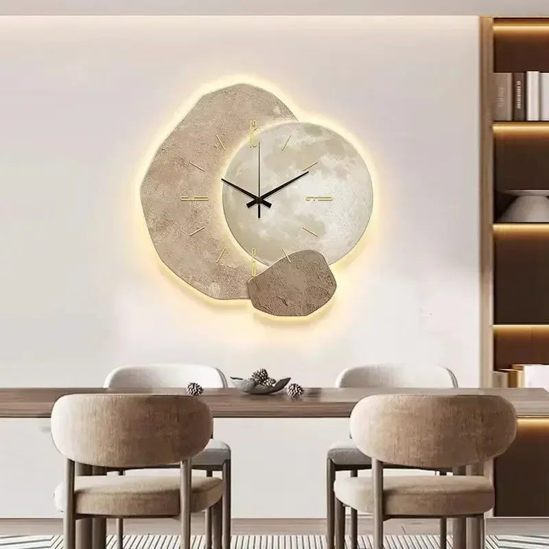 Lunare – Moderne Decoratieve Wandklok (Stille Quartz, Luminiserend Maanontwerp)