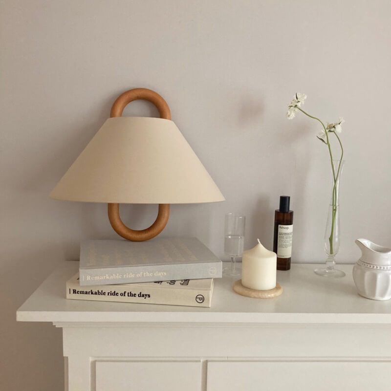 Edda – Moderne Geplisseerde Stoffen & Massief Houten Wandlamp (1-Licht)