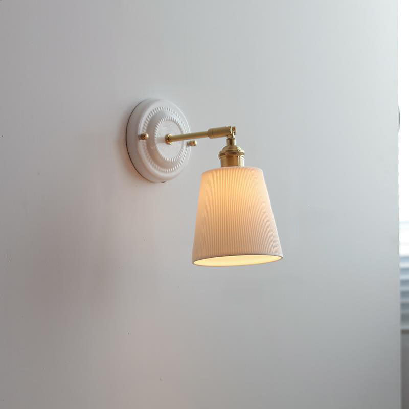 Hikari – Vintage Japanse Keramiek Messing Wandlamp
