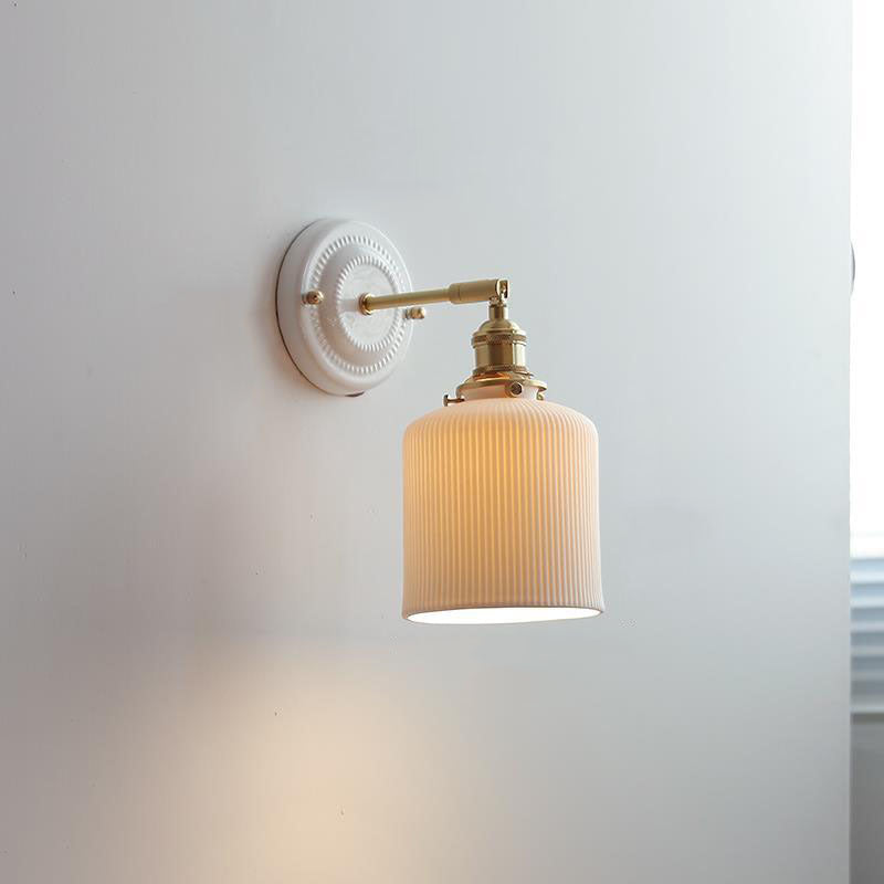 Hikari – Vintage Japanse Keramiek Messing Wandlamp