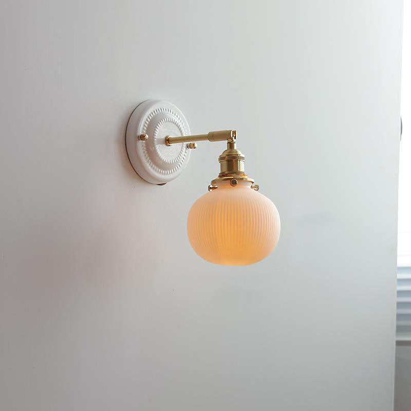 Hikari – Vintage Japanse Keramiek Messing Wandlamp