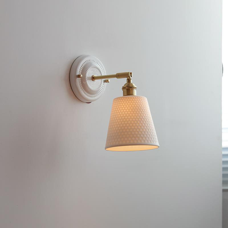 Hikari – Vintage Japanse Keramiek Messing Wandlamp