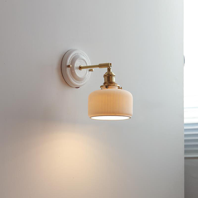 Hikari – Vintage Japanse Keramiek Messing Wandlamp