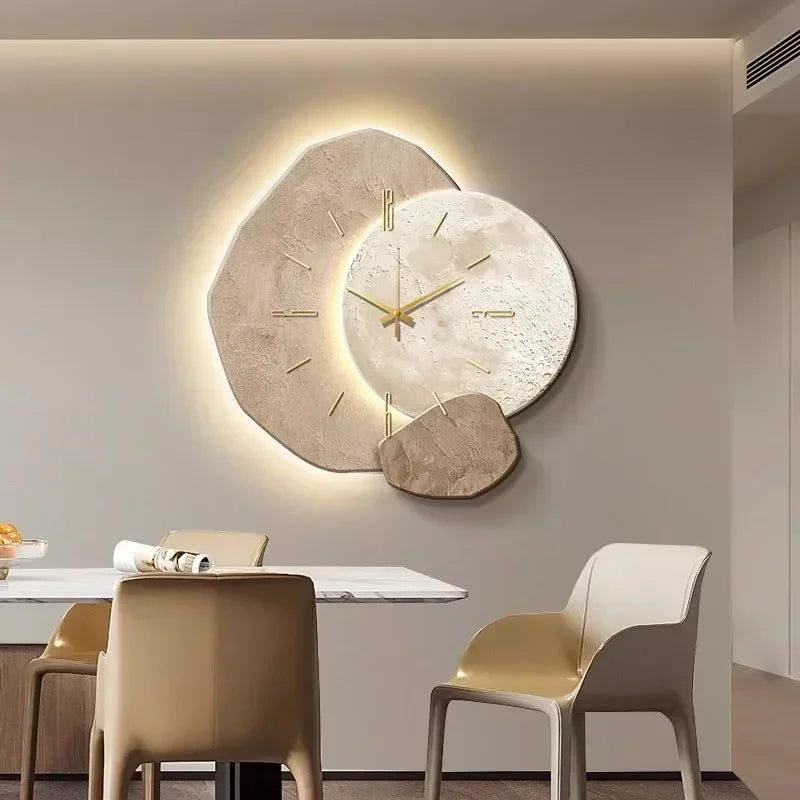 Lunare – Moderne Decoratieve Wandklok (Stille Quartz, Luminiserend Maanontwerp)