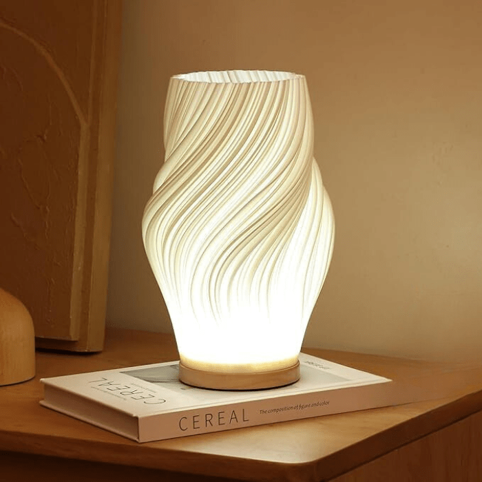 Torchora – Serene Wavecrest Tafellamp met Warme Houten Basis