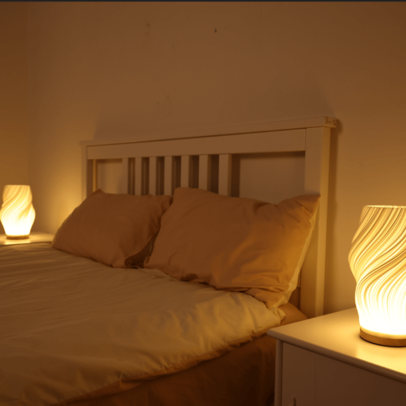 Torchora – Serene Wavecrest Tafellamp met Warme Houten Basis