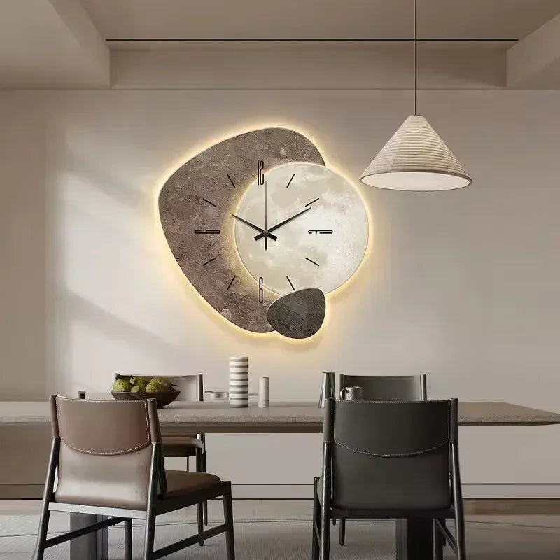 Lunare – Moderne Decoratieve Wandklok (Stille Quartz, Luminiserend Maanontwerp)