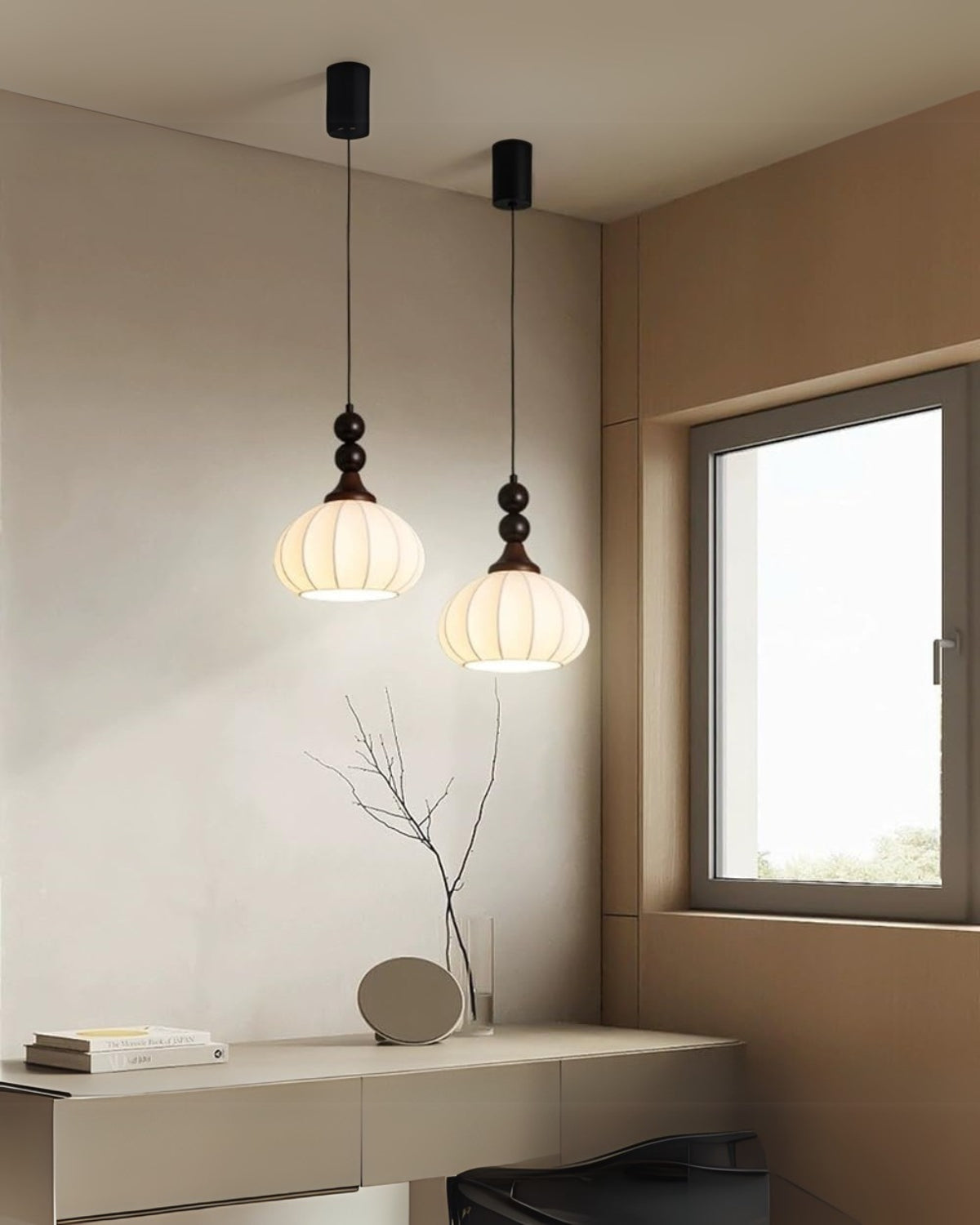 Soira – Zijde Stoffen Hanglamp met Houten Basis