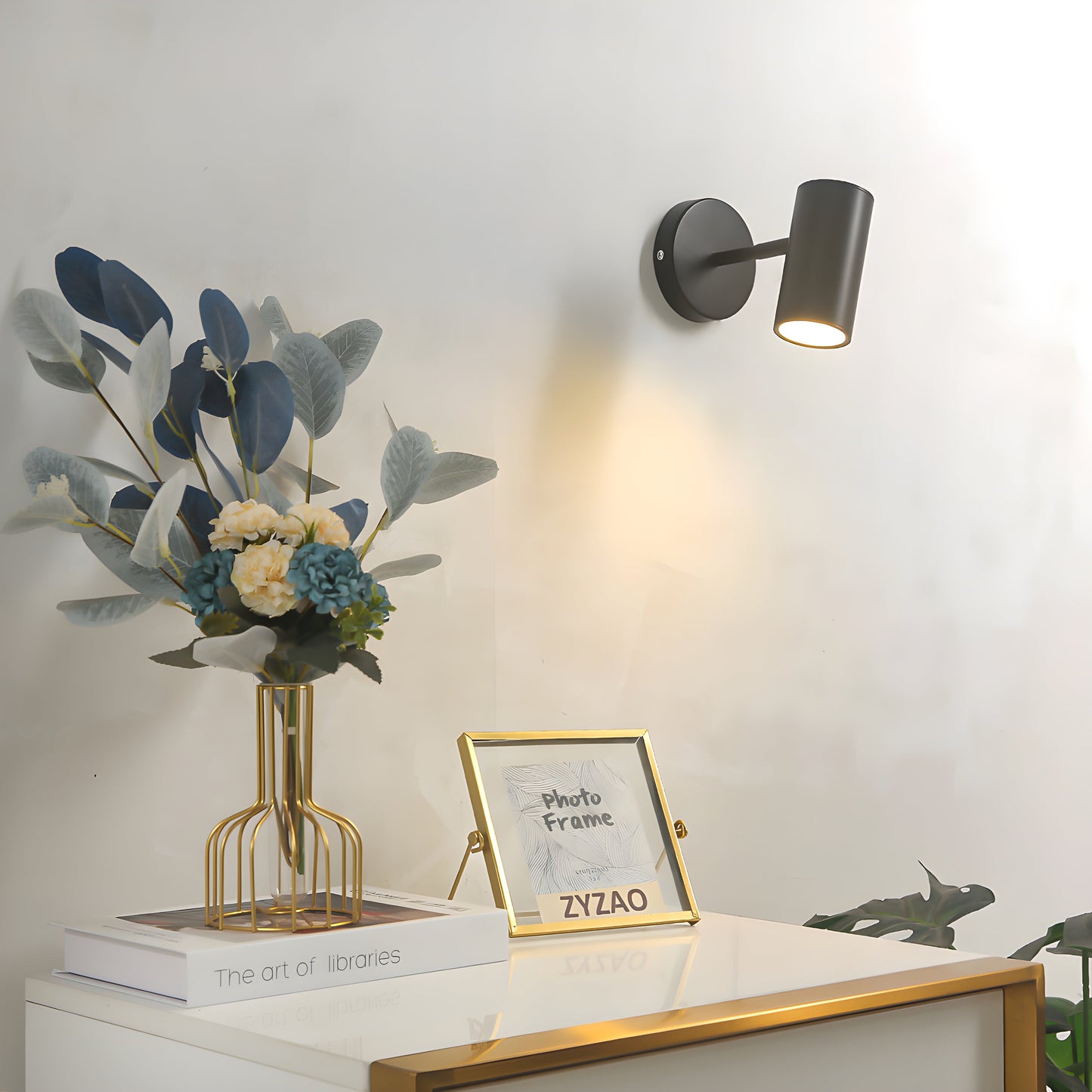 Veyra – Verstelbare Moderne LED Wandlamp (Zwart & Goud, Roteerbare Spot)