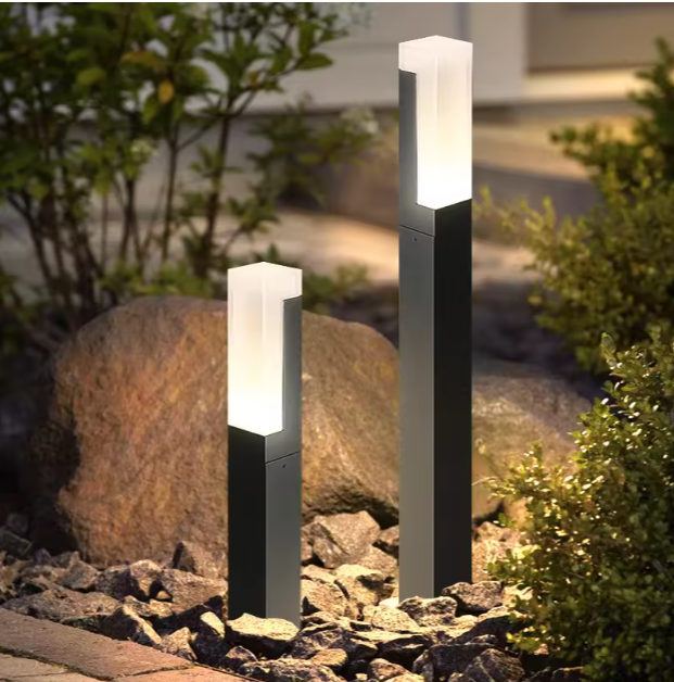 Slipelle - Stijlvolle Buitenstekkerlamp Met Vervangbare LED En Zwarte Afwerking