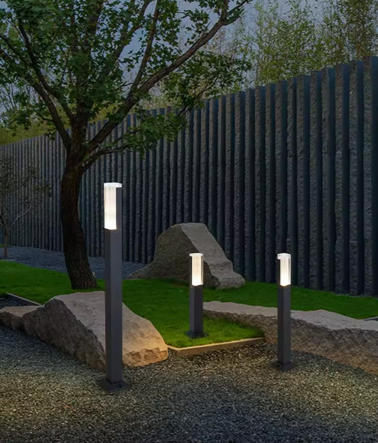 Slipelle - Stijlvolle Buitenstekkerlamp Met Vervangbare LED En Zwarte Afwerking