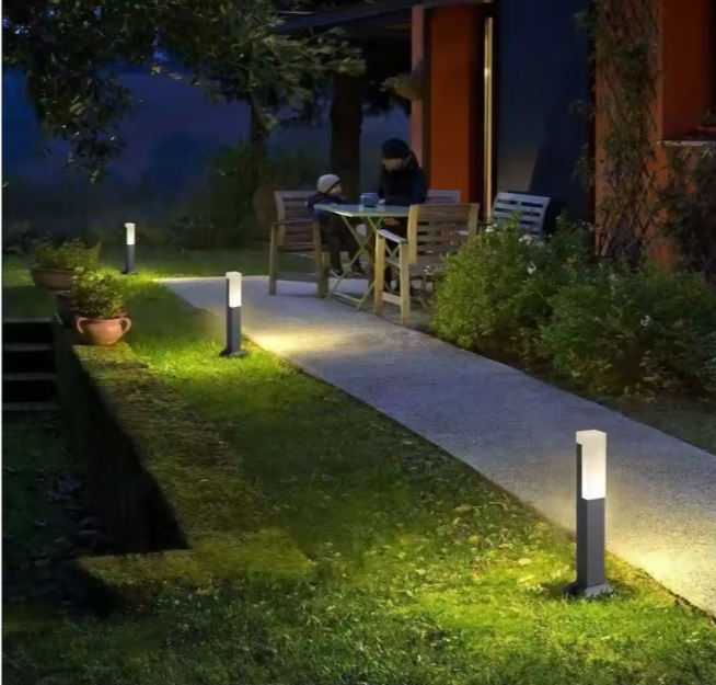 Slipelle - Stijlvolle Buitenstekkerlamp Met Vervangbare LED En Zwarte Afwerking