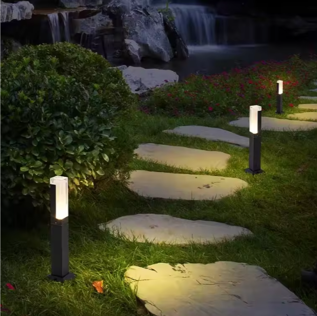 Slipelle - Stijlvolle Buitenstekkerlamp Met Vervangbare LED En Zwarte Afwerking