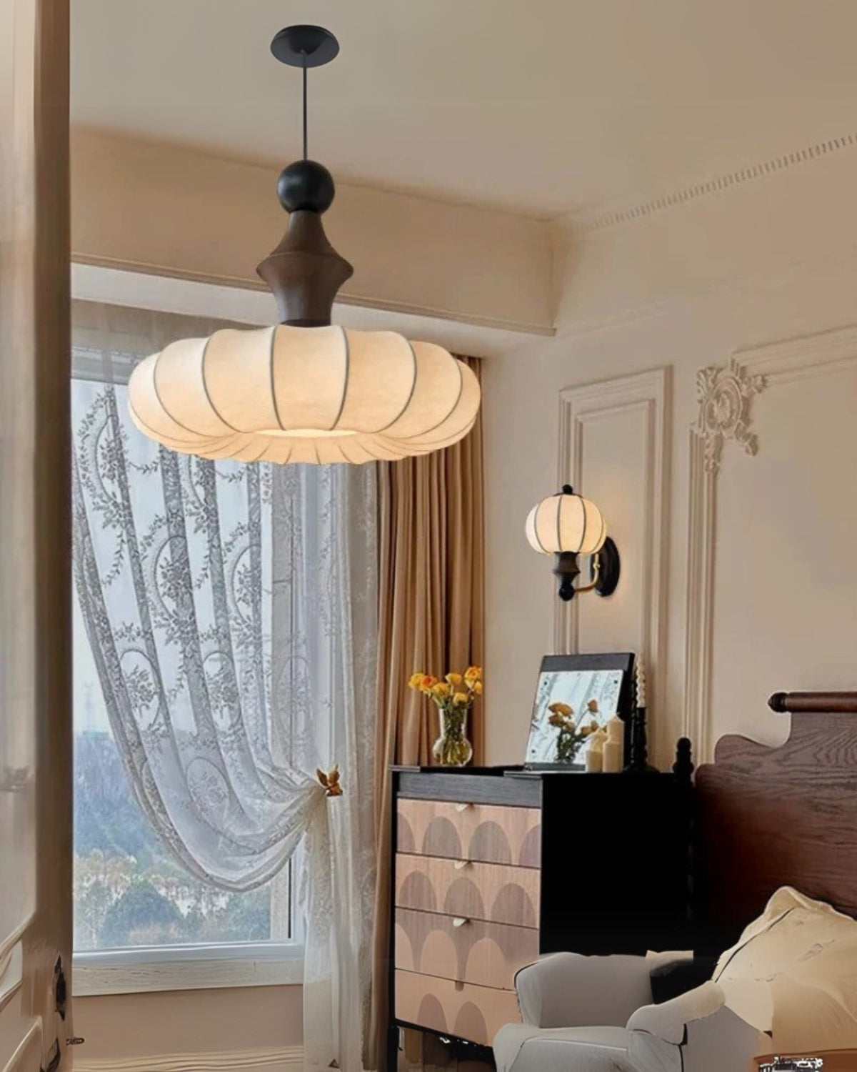Soira – Zijde Stoffen Hanglamp met Houten Basis