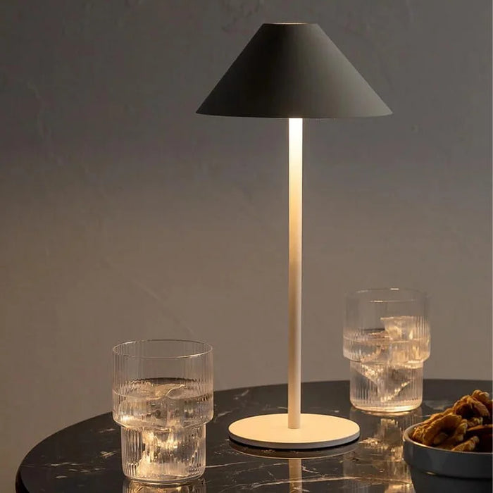 Niora – Draadloze Tafellamp (Waterdichte LED Lamp)