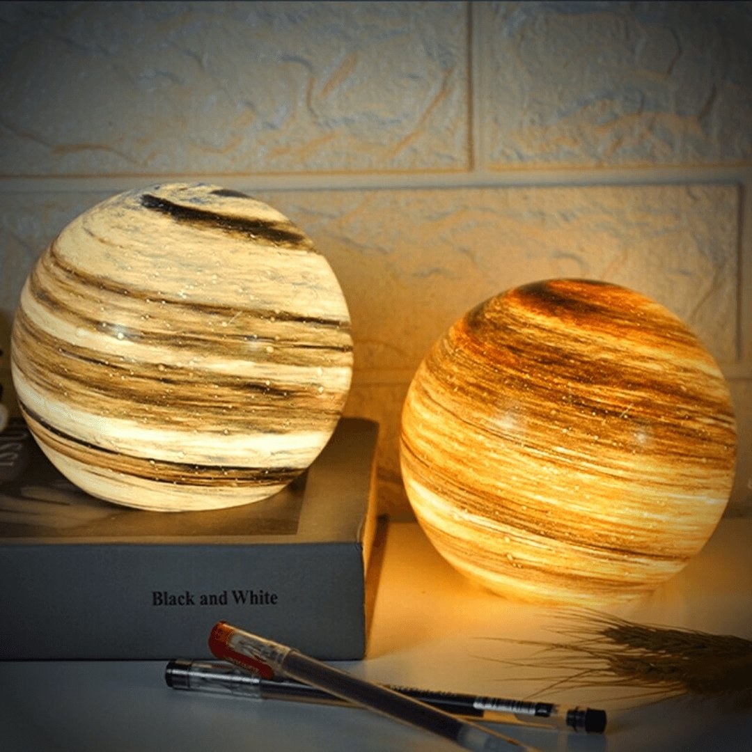 Solara – Glazen Maan Tafellamp (Kosmisch Ontwerp, 16 Kleuren, USB Aangedreven)