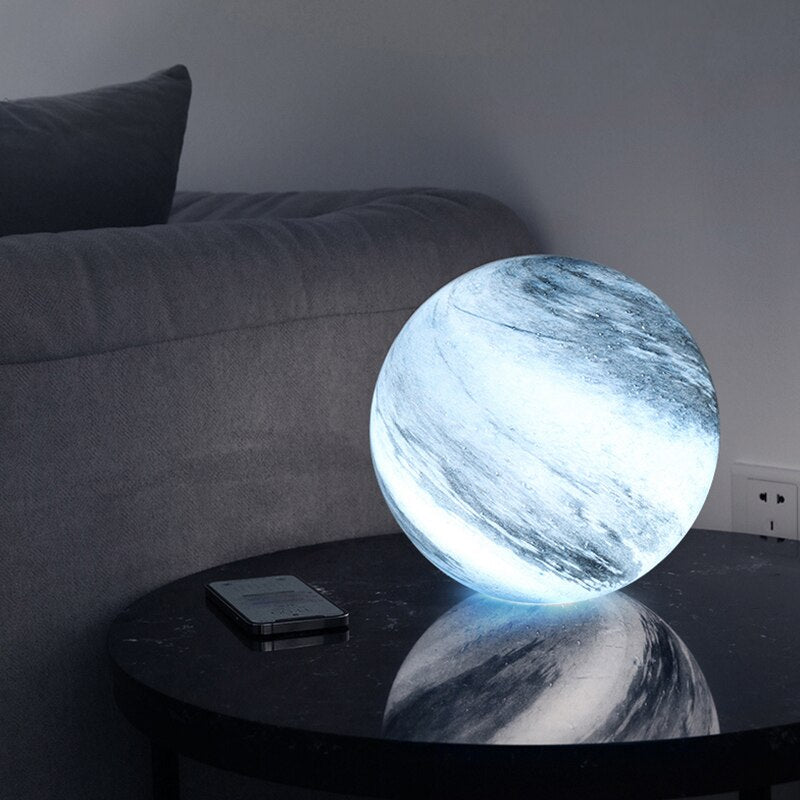 Solara – Glazen Maan Tafellamp (Kosmisch Ontwerp, 16 Kleuren, USB Aangedreven)