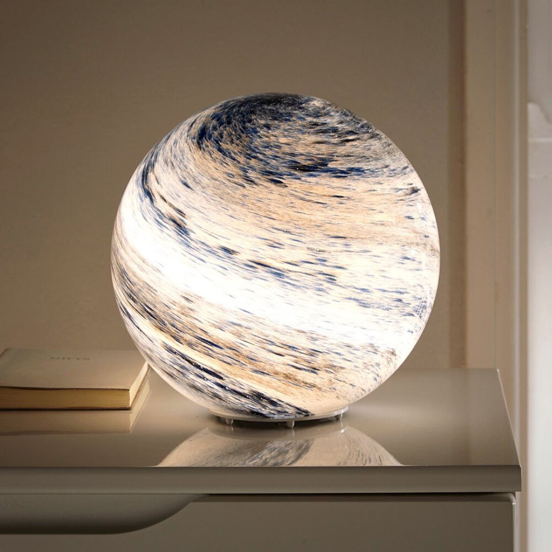 Solara – Glazen Maan Tafellamp (Kosmisch Ontwerp, 16 Kleuren, USB Aangedreven)