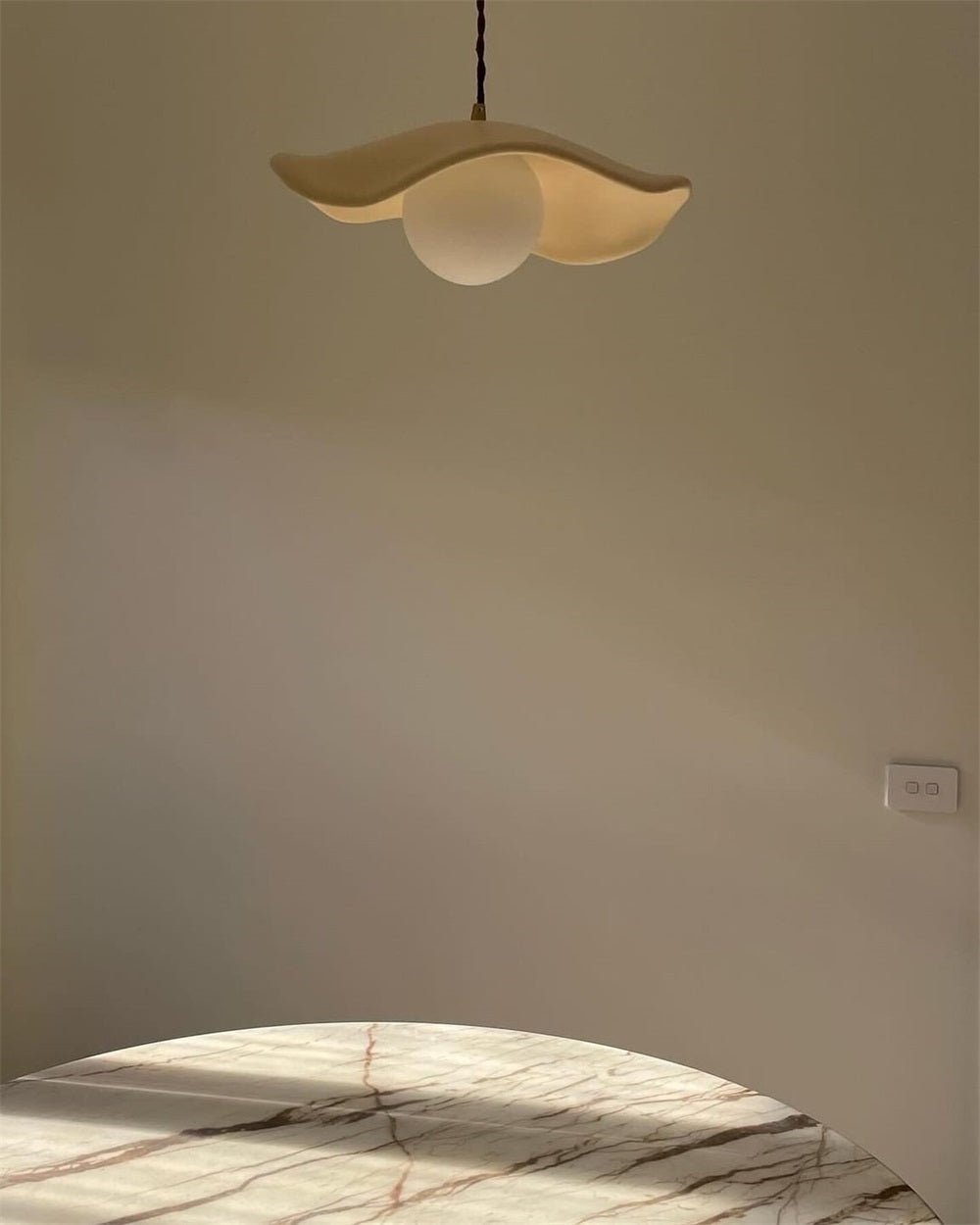 Miyora – Wabi Sabi 1-Lichts Hoed Resin Hanglamp