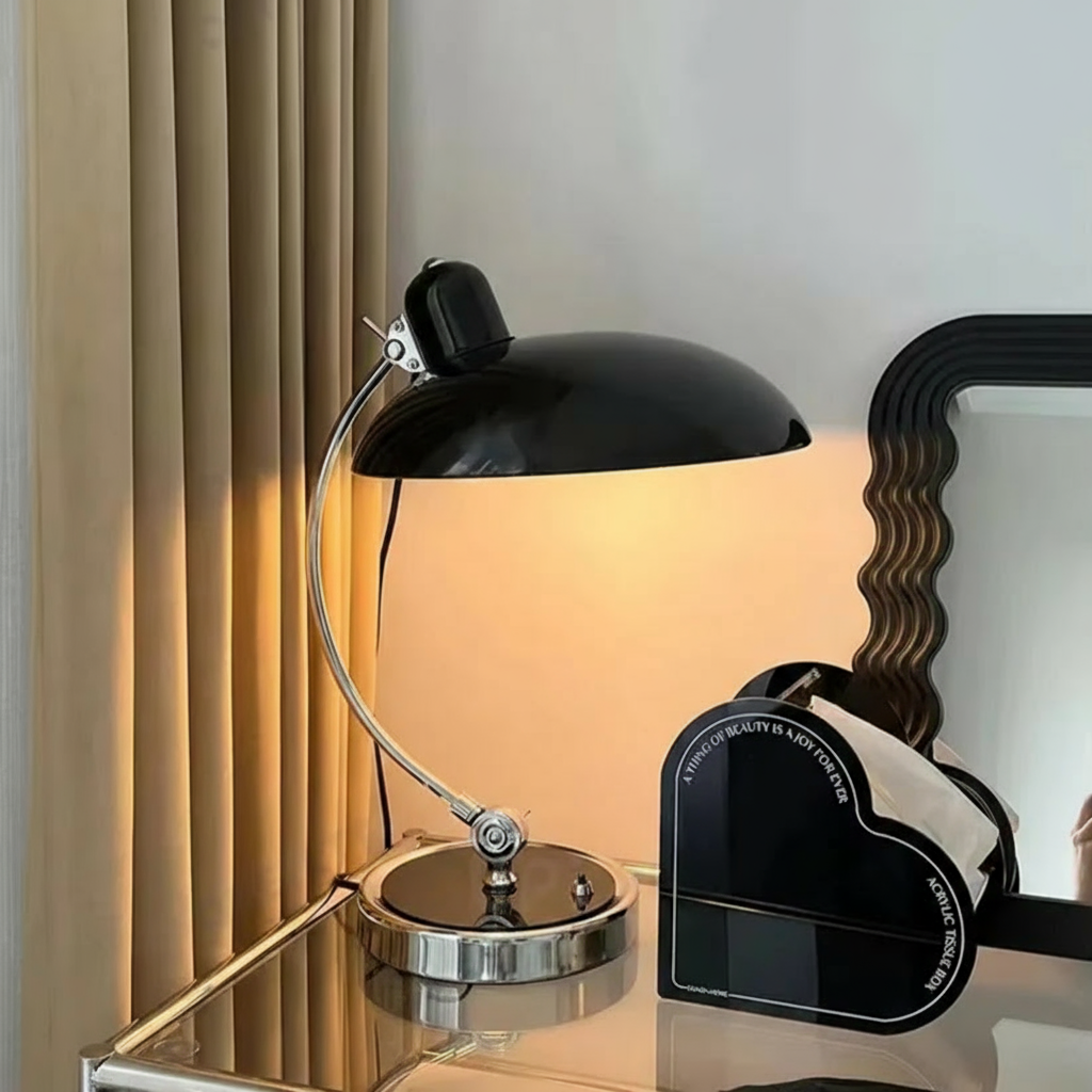 Arco – Bauhaus Geïnspireerde Tafellamp (Scandinavisch Design, IJzer & Chroom Afwerking)