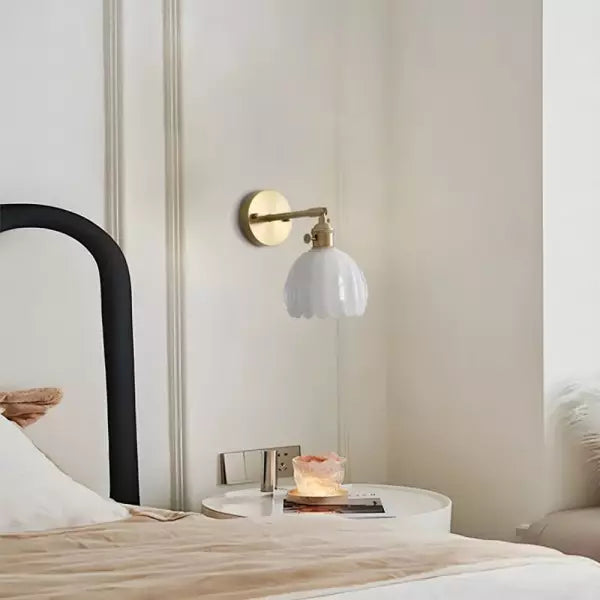 Floriva – Retro Tulpenknop Glazen Wandlamp voor Elegante Interieurs