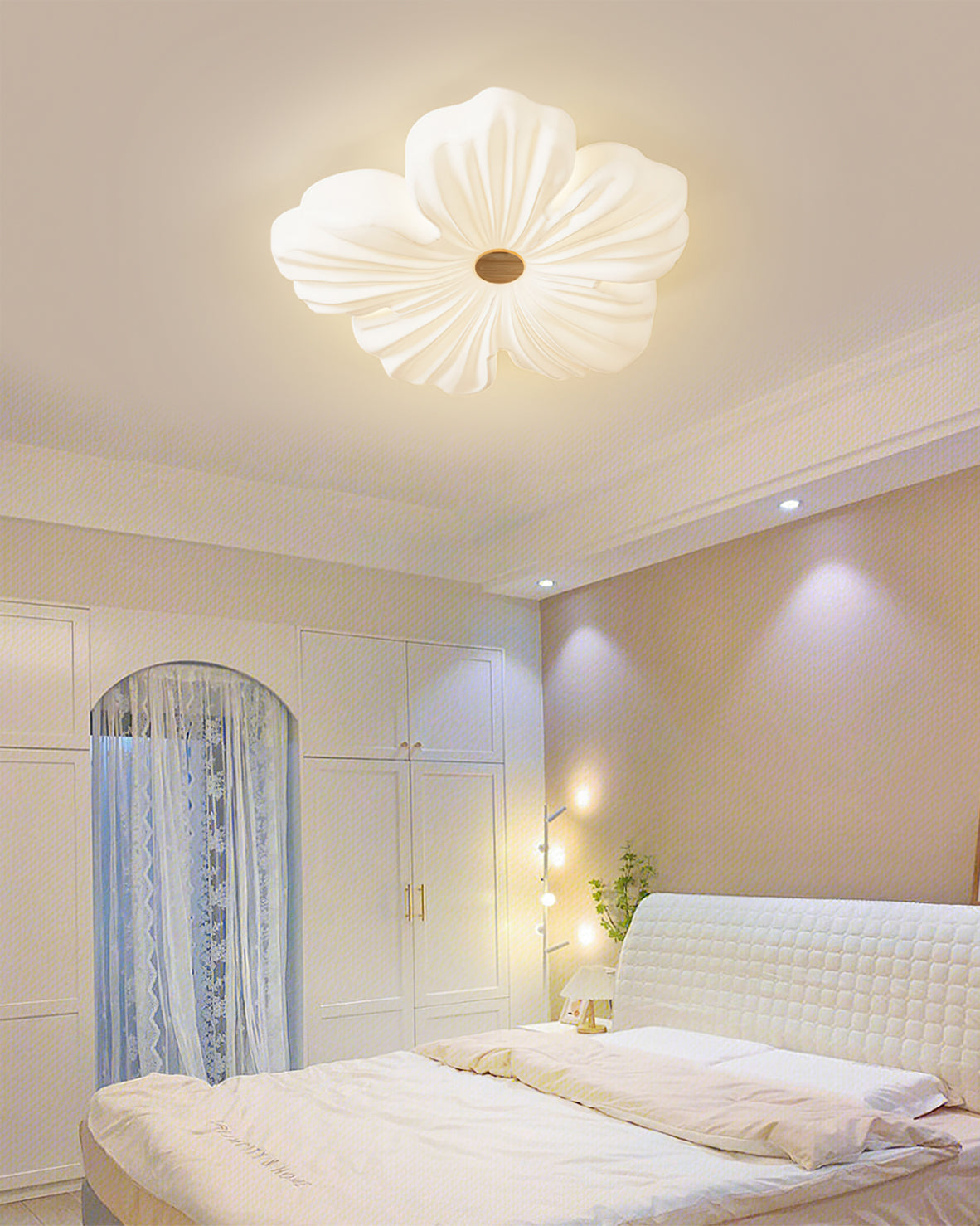Shinora - Stijlvolle Crème Bloemen Plafondlamp Met Zachte Verlichting