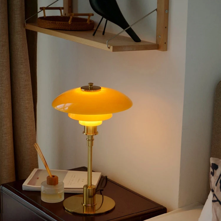 Torchora – Deense Designer Tafellamp voor Moderne Interieurs