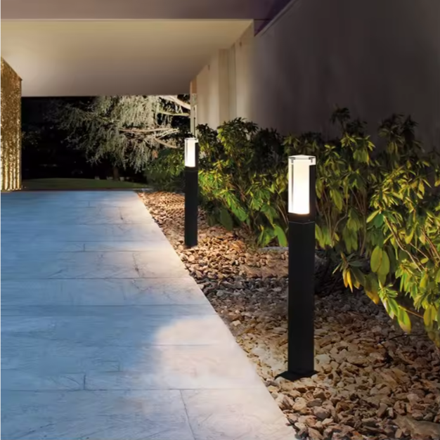 Slipelle - Stijlvolle Buitenstekkerlamp Met Vervangbare LED En Zwarte Afwerking