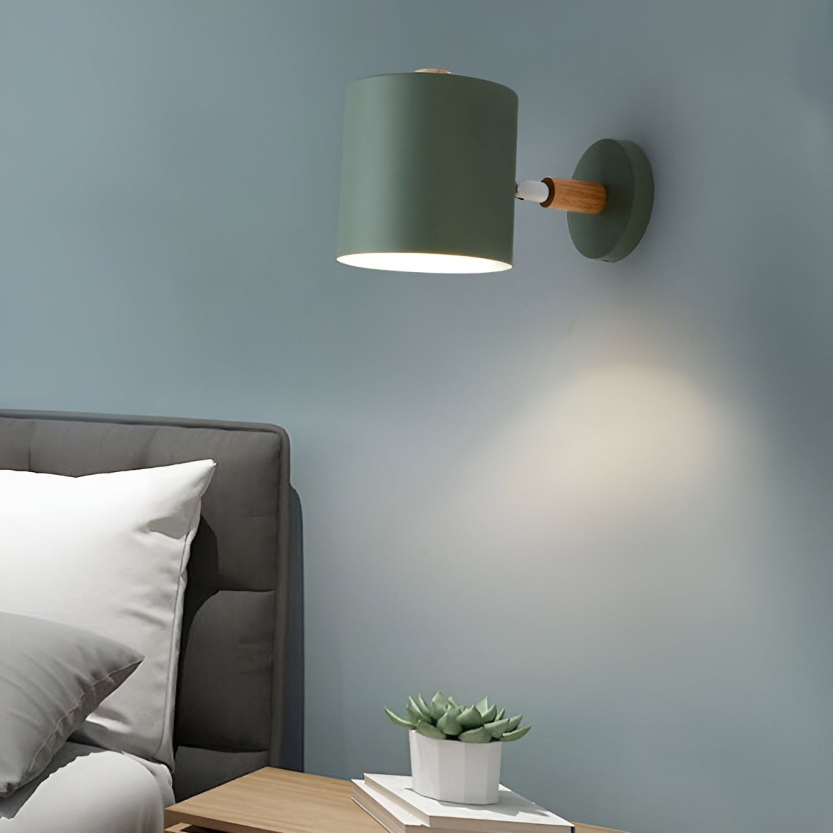 Auri – Verstelbare Pastel Wandlamp (Scandinavisch Ontwerp, Houtaccent)