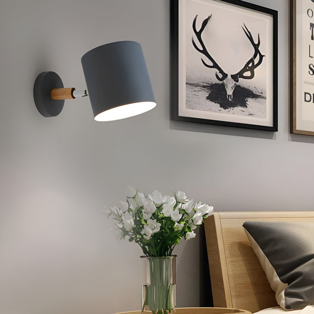 Auri – Verstelbare Pastel Wandlamp (Scandinavisch Ontwerp, Houtaccent)