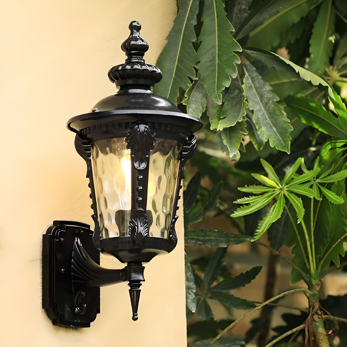 Avelora – Vintage Buiten Wandlamp met Glazen Kap