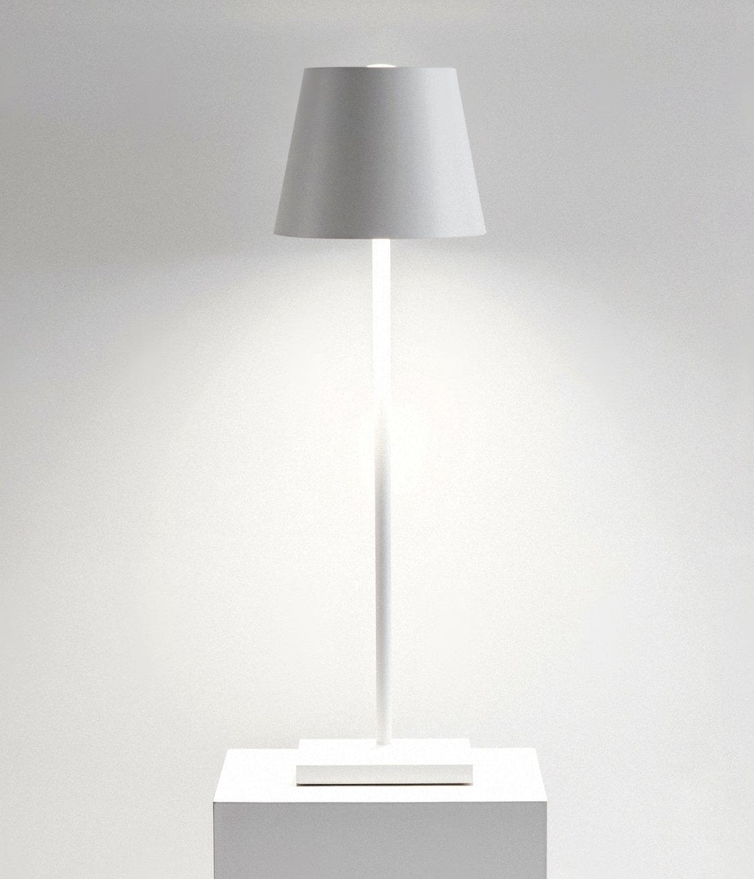 Zyanya - Strakke Minimalistische Hoge Tafellamp voor Elegante Verlichting