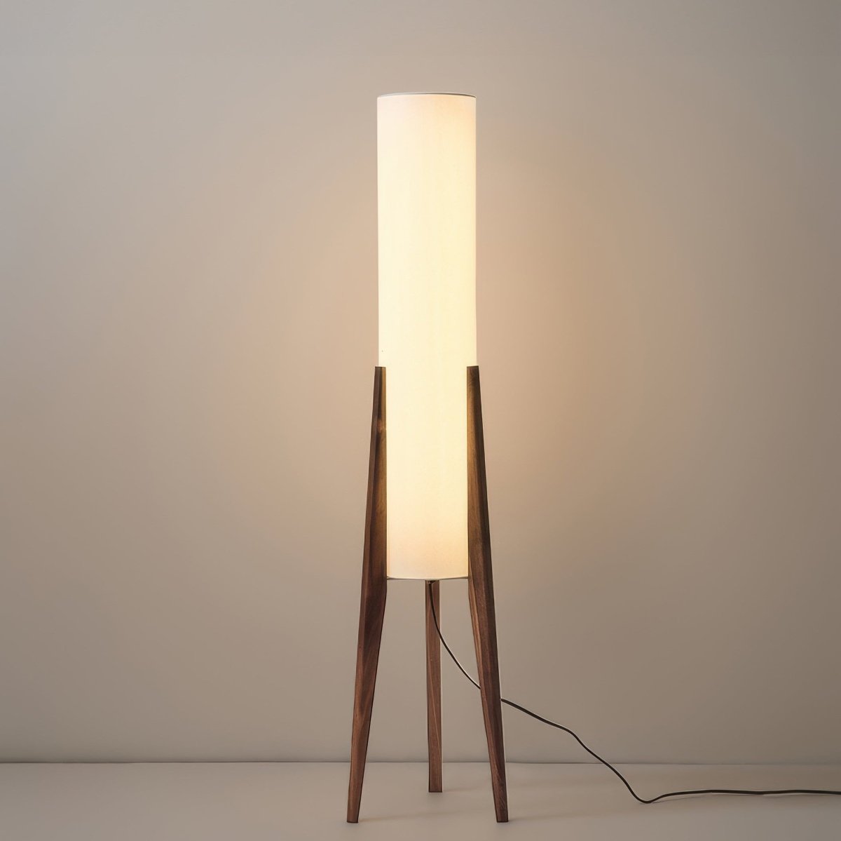 Nordic Glow – Walnoot Houten Vloerlamp